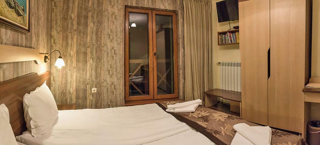 Family Hotel Balkanci Uzana Esterno foto