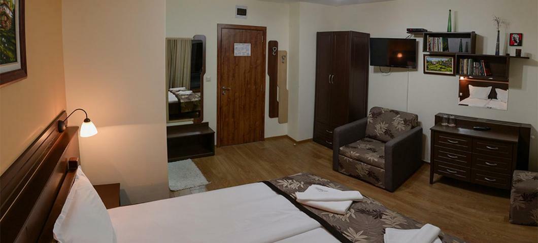 Family Hotel Balkanci Uzana Esterno foto